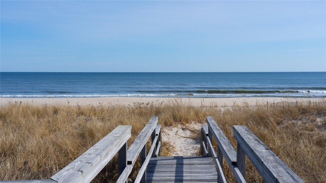 Building Photo - 825 Dune Rd