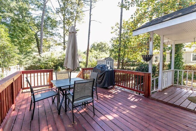 Building Photo - 936 East Lake Dr