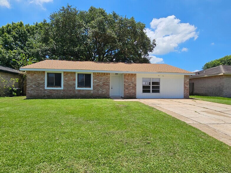 quiet neighborhood - 9806 Thrush St
