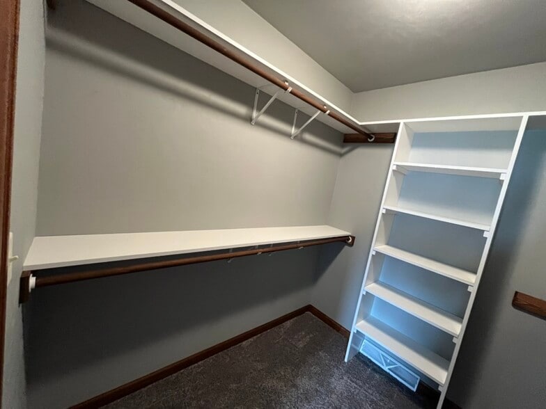 main-closet-side - 1454 Chickory Ct