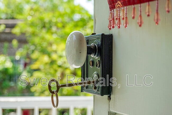 Building Photo - 6 Wentworth St