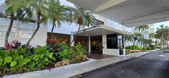 Building Photo - 2801 NE 183rd St