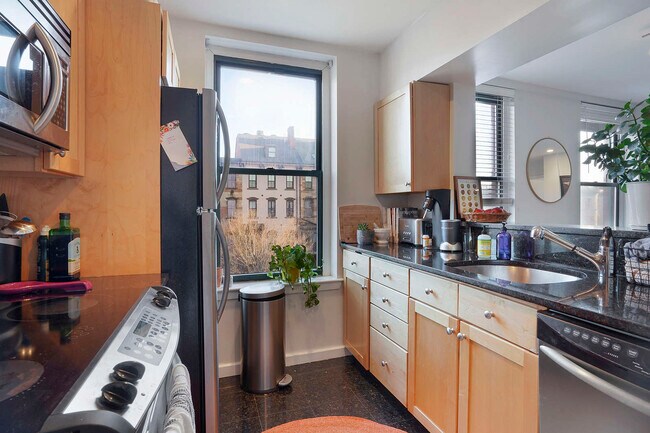 Building Photo - 1661-1663 Washington St. Unit 201