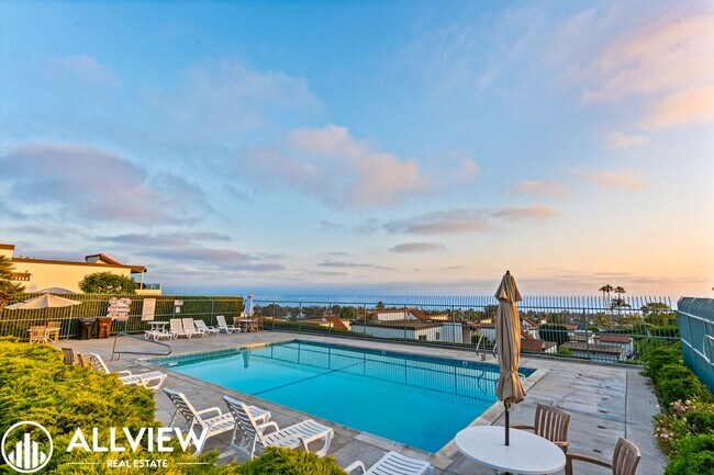Building Photo - OCEAN VIEWS! Renovated 2 Bed, 2.5 Bath Townhome in San Clemente!