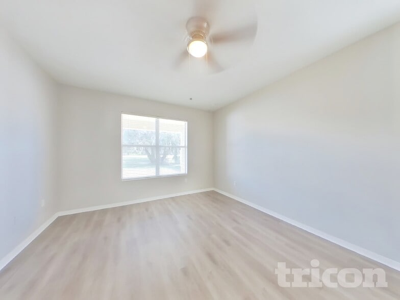 Building Photo - 1036 Napolean Way