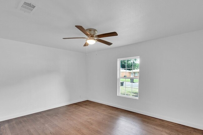 Building Photo - 6124 Sundown Dr