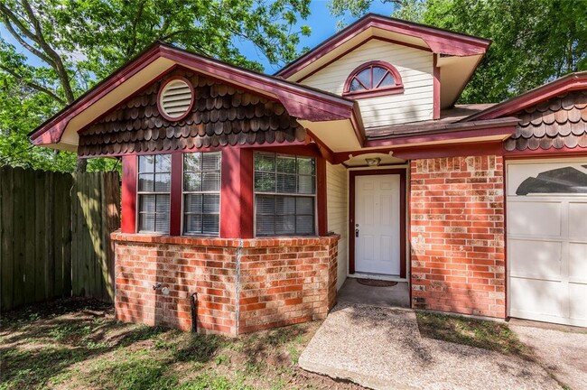 Building Photo - 610 Normal Park Dr