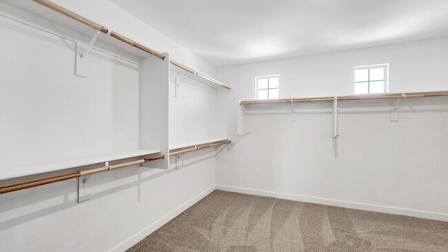 Building Photo - Newly built home with loads of space and S...