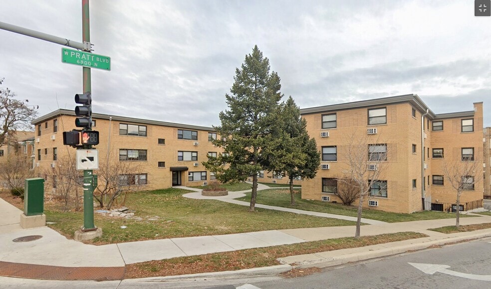 Building Photo - 6803 N Ridge Blvd