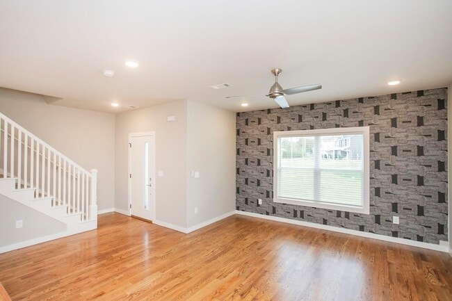 Building Photo - 3637 Hydes Ferry Rd