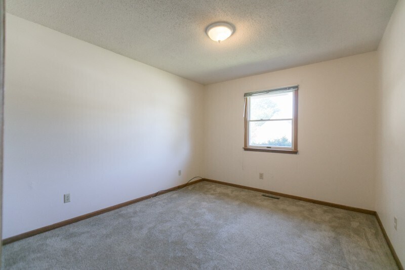 Building Photo - 1102 S Garden Ct
