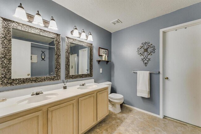 Building Photo - 2412 Avalon Creek Way