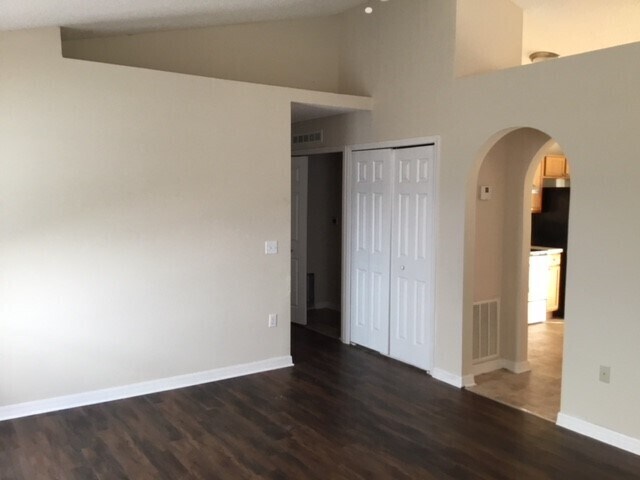Building Photo - 6637 Gentle Oaks Dr E