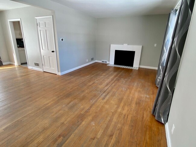 Building Photo - 3 Bed House Close to Downtown Ames