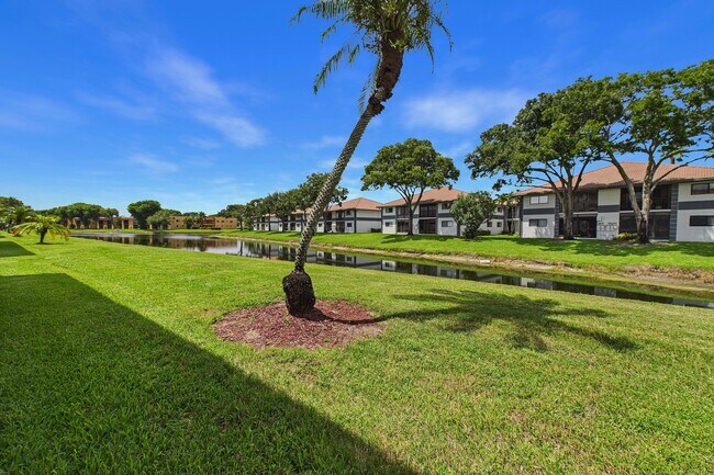 Building Photo - 15451 Pembridge Dr