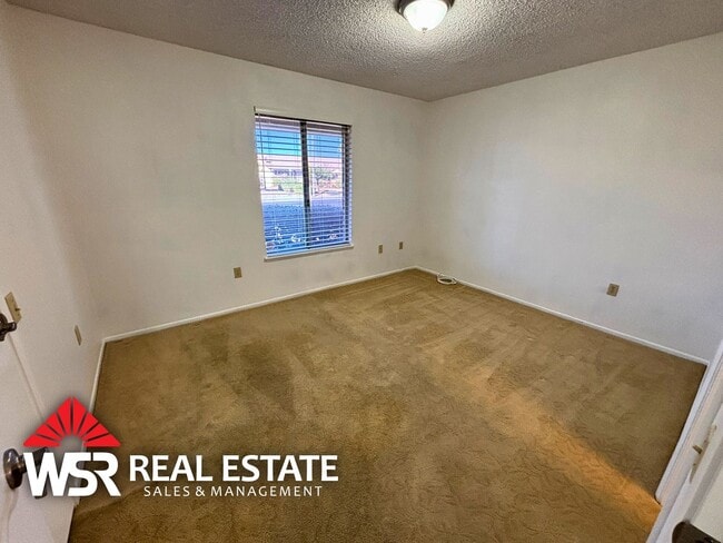 Building Photo - Sun City 55+ Community | 2 Bed, 2 Bath with Bonus Sunroom