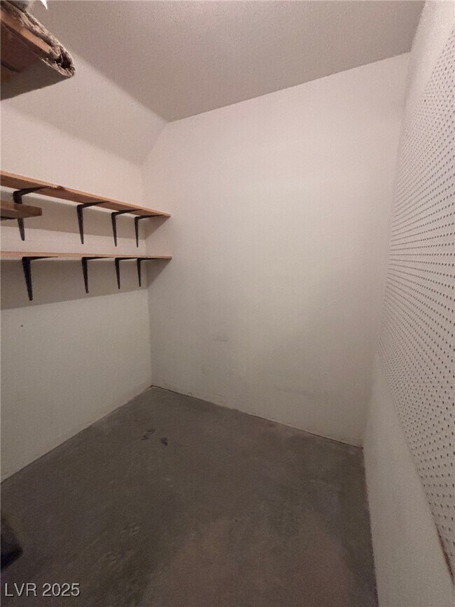 Building Photo - 4970 Black Bear Rd