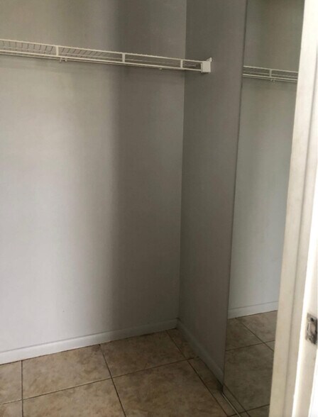 Building Photo - 1637 Barbarie Ln