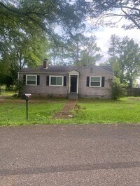 Building Photo - 601 Camp Cir
