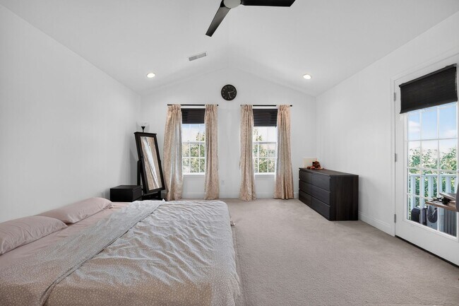 Building Photo - Spacious 3BR Condo in Westborough