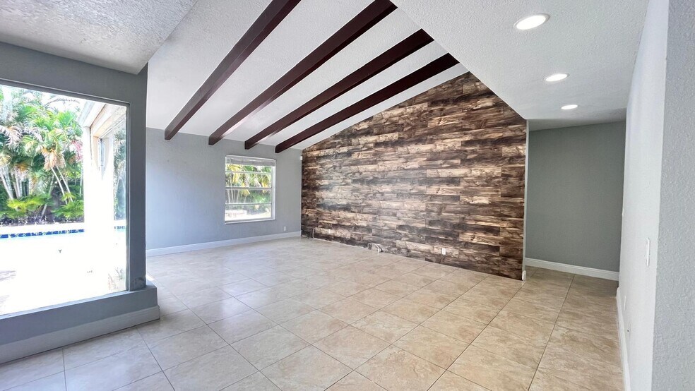 Building Photo - 11535 Sanderling Dr