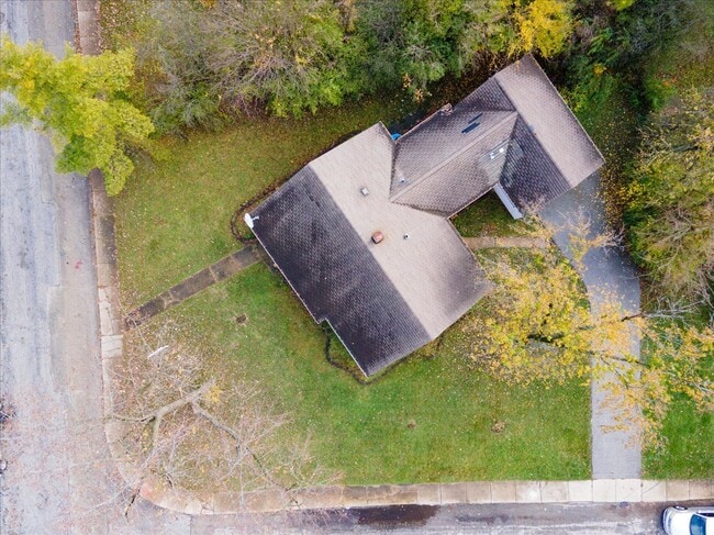 Building Photo - 321 Onarga St