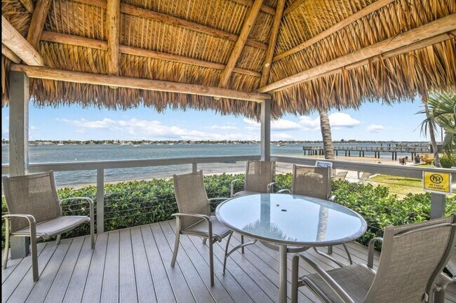 Building Photo - 5600 N Flagler Dr