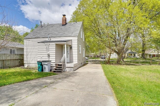 Building Photo - 1540 E Madge Ave