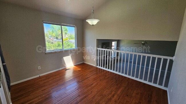 Building Photo - 325 W 116th Ave