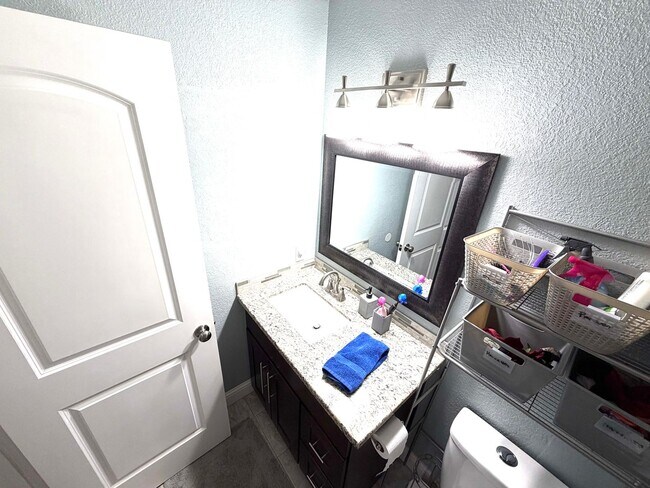 Building Photo - Desirable Home in Lincoln Village – A must see!