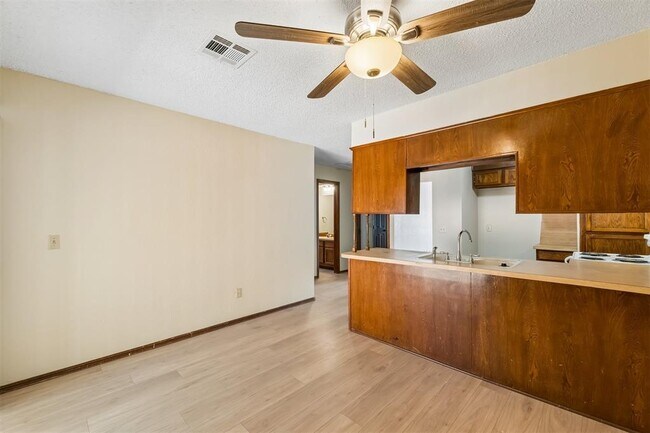 Building Photo - 208 Hudson Pl