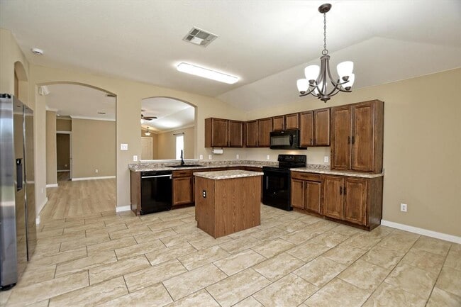 Building Photo - 537 MacKenzie Way