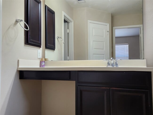 Building Photo - 2411 Village Stone Ct