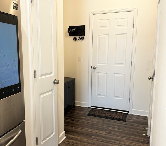 Building Photo - 6982 Archer Ct