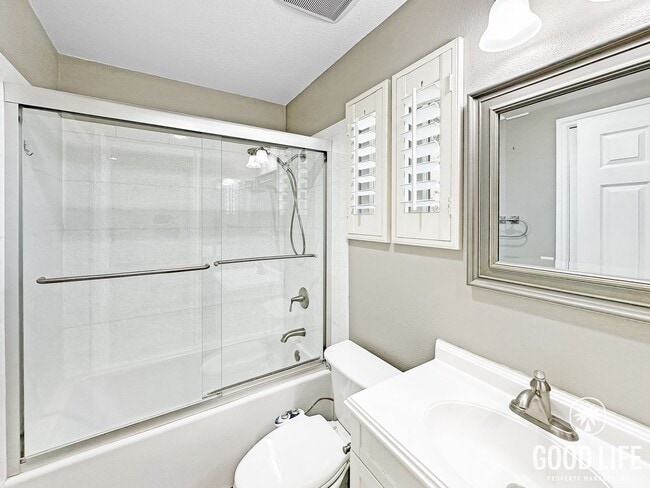 Building Photo - Beautiful 3-Bed Home w/ Vaulted Ceilings, Stainless Appliances, Private Backyard & 2-Car Garage