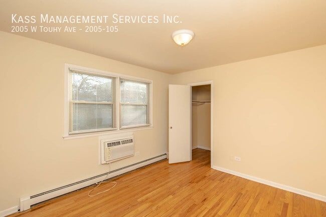 Building Photo - 2005 W Touhy Ave