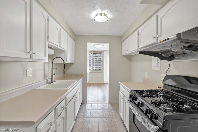 Building Photo - 12900 Lake Ave