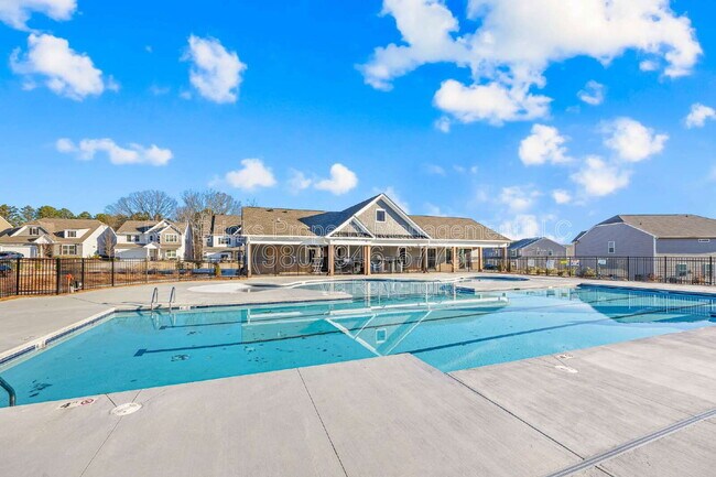 Building Photo - 435 Kennerly Center Dr