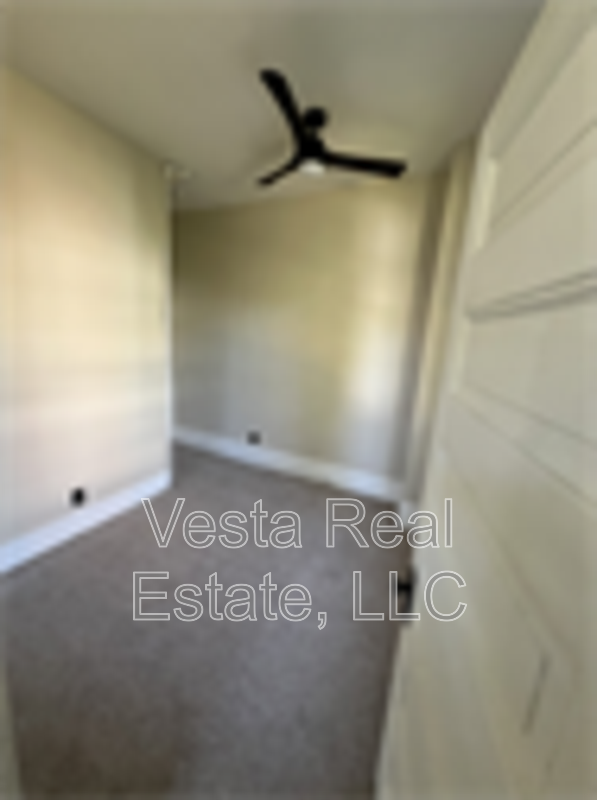 Building Photo - 502 E Locust St