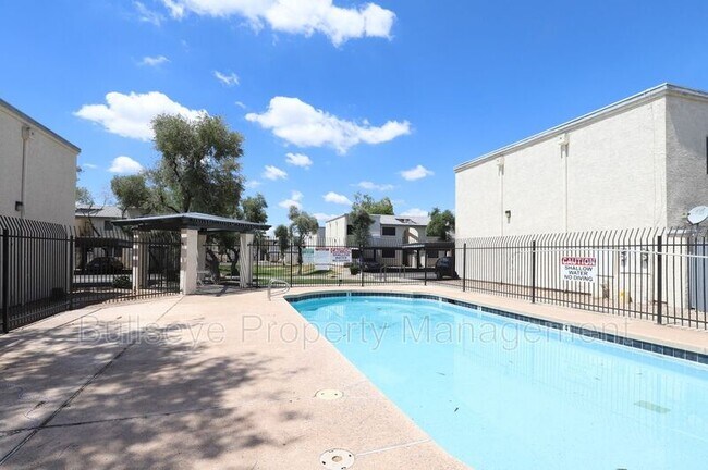 Building Photo - 1540 W Mercer Ln
