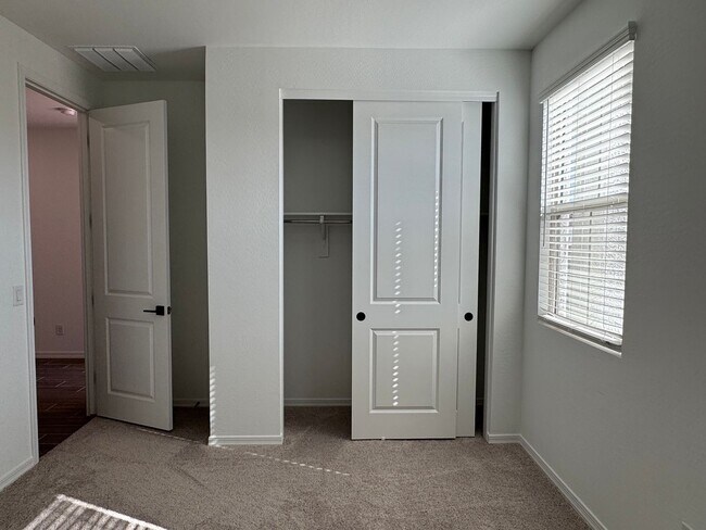 Building Photo - 7606 W Smoketree Dr