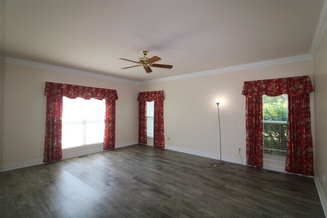 Building Photo - 320 Remington Way Dr
