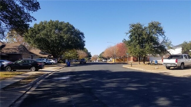 Building Photo - 1011 Markham Ln