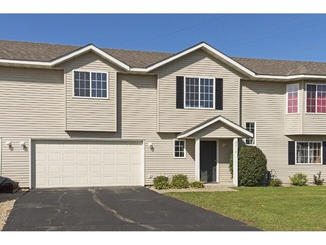 Building Photo - 2015 Brittany Ct