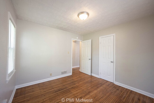 Building Photo - "Charming 2-Bedroom Retreat in Indianapoli...