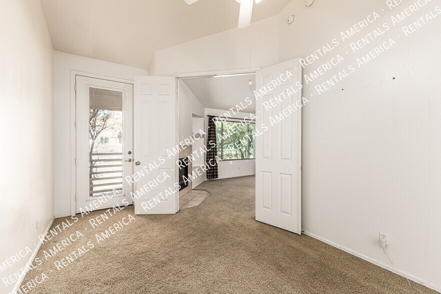 Building Photo - 7550 E Earll Dr