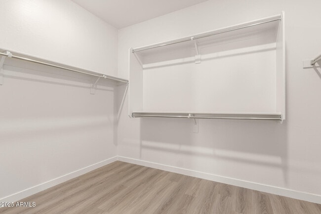 Building Photo - 1531 W Sierra Vista Dr