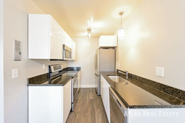 Building Photo - Modern Private 1 bedroom Apartment - Washe...