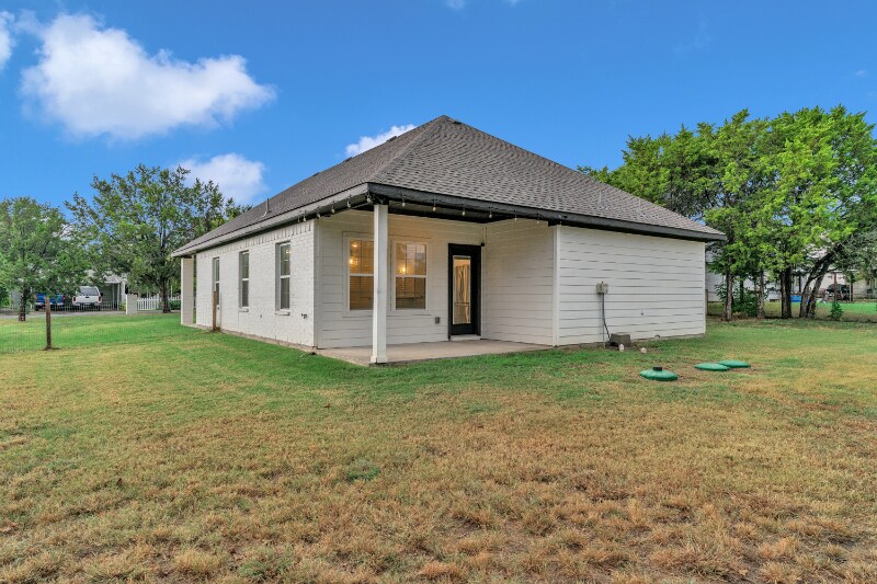 Building Photo - 404 Onyx Dr