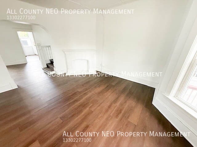 Building Photo - 3292 W 98th St